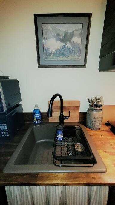 Apartment Upstairs Historic 1 Bedroom 1 Bath With Mini-kitchen, Porch & River Views Elkins