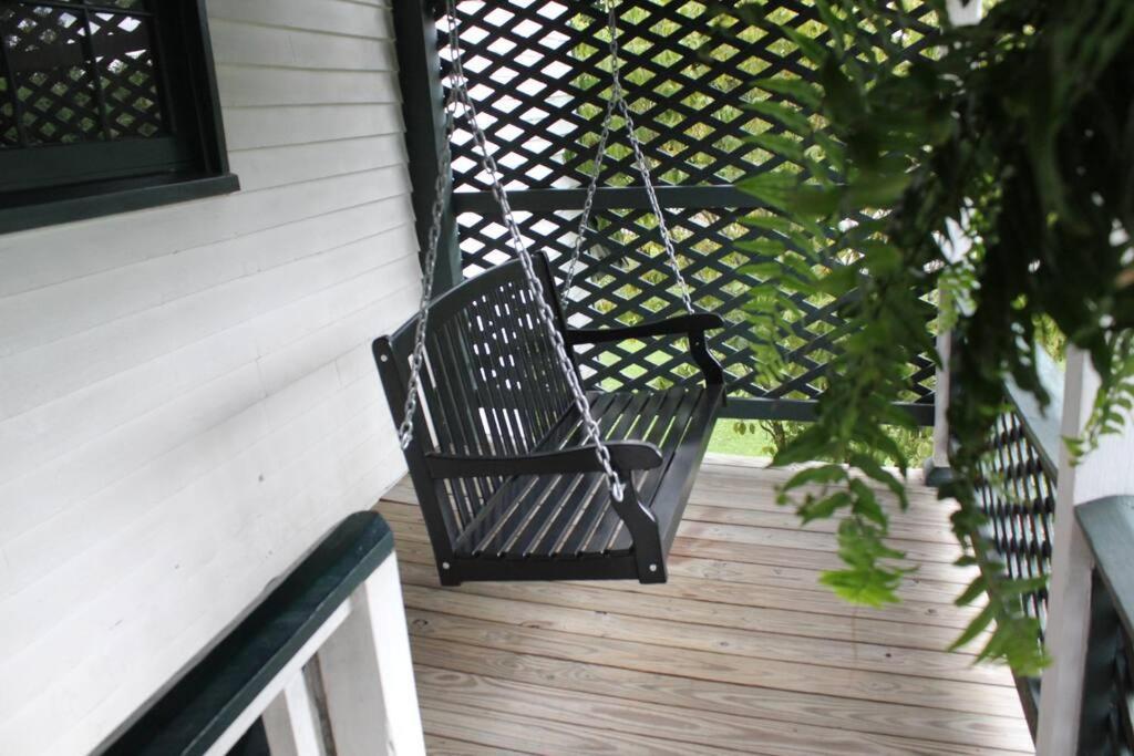 Upstairs Historic 1 Bedroom 1 Bath With Mini-kitchen, Porch & River Views *