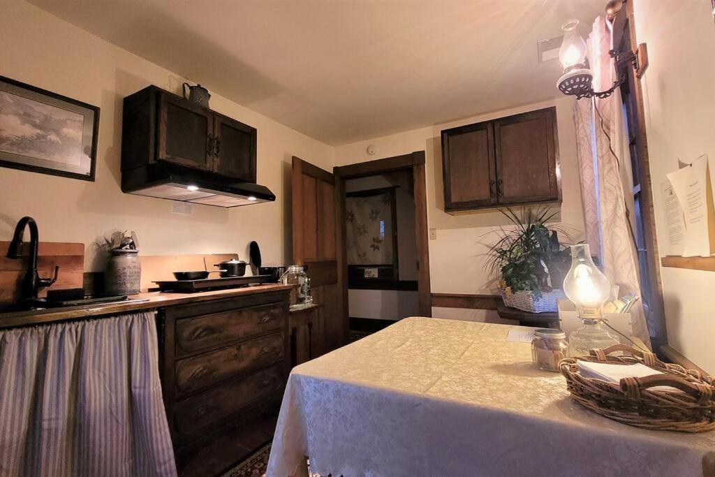 Upstairs Historic 1 Bedroom 1 Bath With Mini-kitchen, Porch & River Views Apartment Elkins